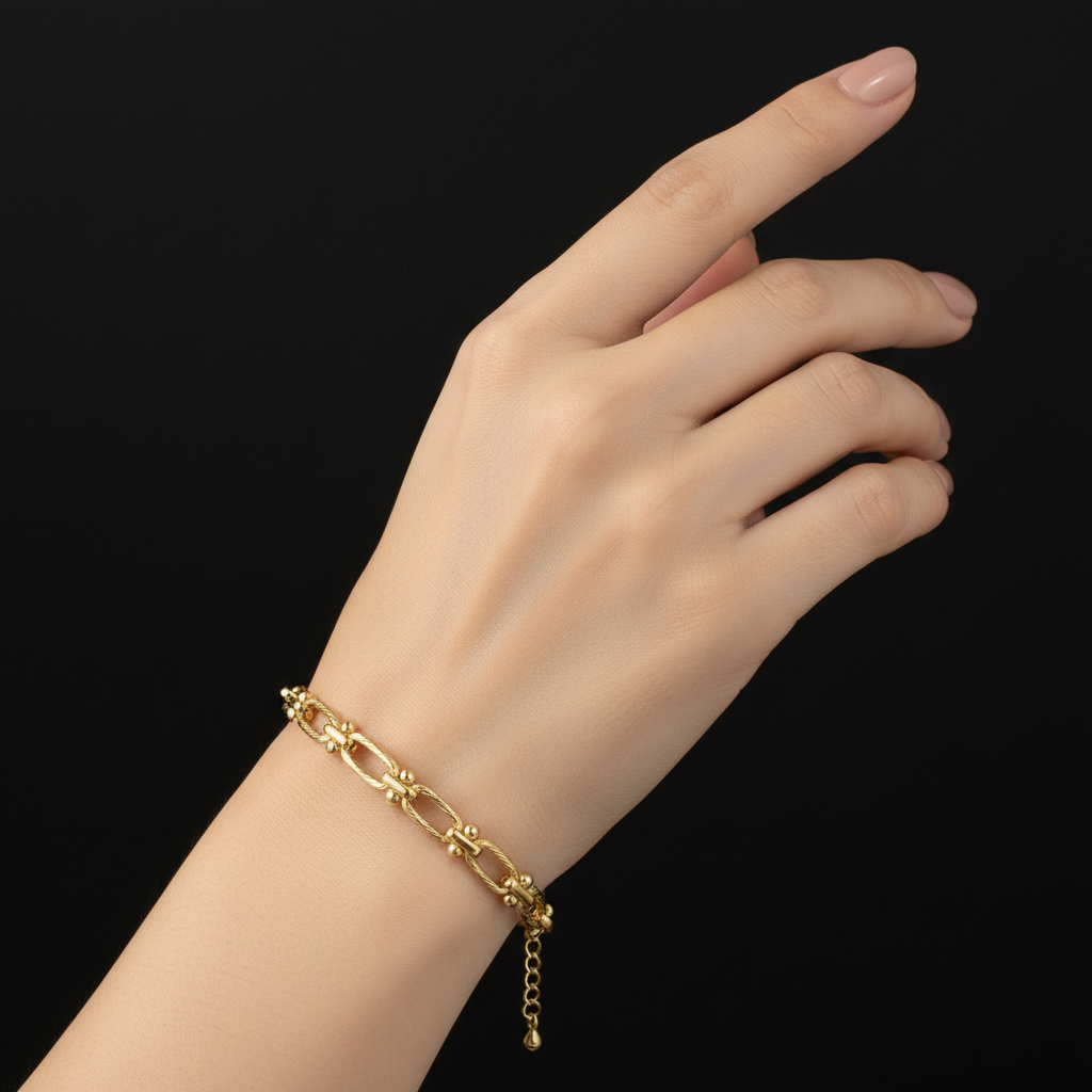 Gold Interlocking Links Bracelet