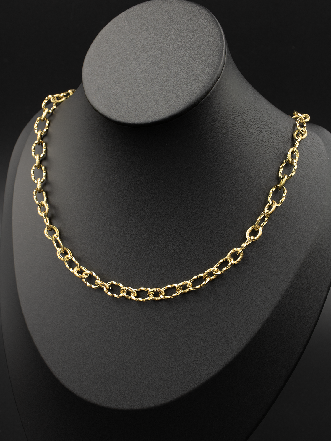 Gold Textured Oval Link Chain 2 / 09