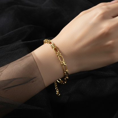 Gold Interlocking Links Bracelet