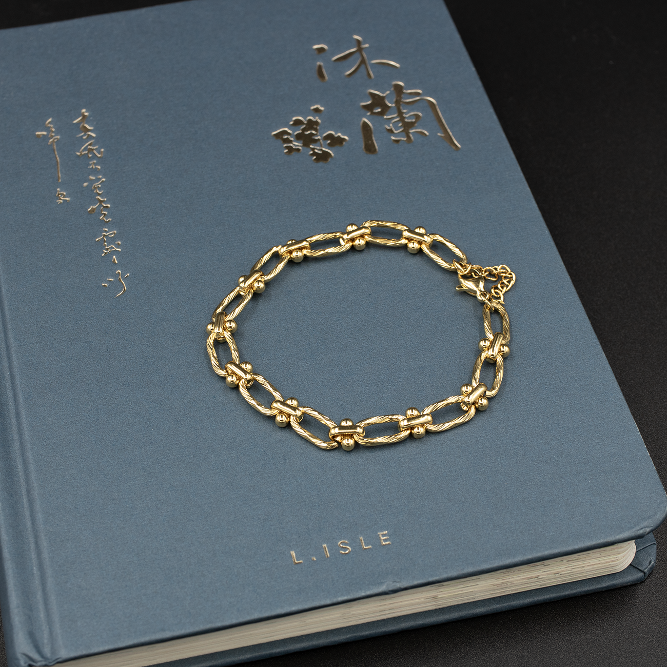 Gold Interlocking Links Bracelet