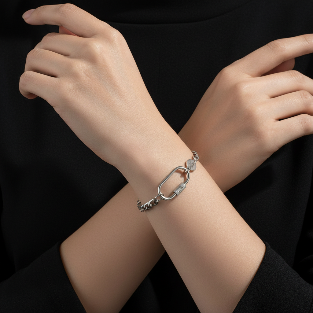 Figaro Chain Carabiner Bracelet 2 / 08